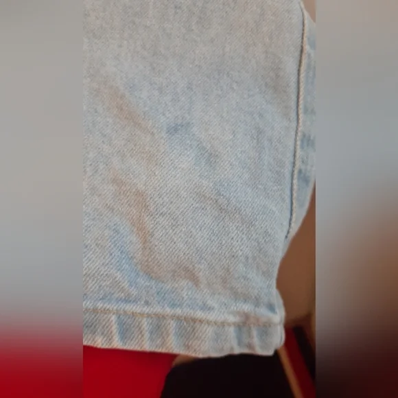 Light Wash Denim Garfield Patch Short Overalls - size large - Picture 6 of 11